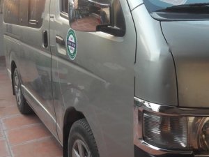 Toyota Hiace 2010 - Cần bán xe Toyota Hiace năm sản xuất 2010, máy dầu 2.5, số tay