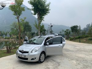 Toyota Yaris 2011 - Cần bán lại xe Toyota Yaris sản xuất năm 2011, màu bạc, nhập khẩu