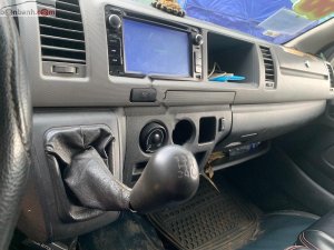 Toyota Hiace 2005 - Cần bán gấp xe cũ Toyota Hiace 2.5 đời 2005, màu bạc, 235 triệu