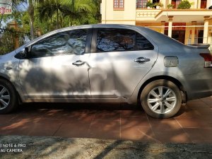 Toyota Yaris 2010 - Bán Toyota Yaris đời 2010, màu bạc, xe nhập 
