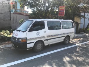 Toyota Hiace 2002 - Cần bán xe Toyota Hiace đời 2002, màu trắng xe máy êm