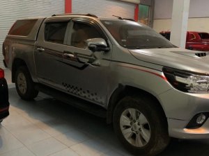 Toyota Hilux   2015 - Cần bán Toyota Hilux 2.5E 4x2 MT 2015, màu bạc, xe nhập, số sàn