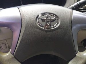 Toyota Innova   2015 - Bán xe cũ Toyota Innova năm 2015, màu bạc, giá 548tr