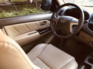 Toyota Fortuner 2.7V 2013 - Cần bán xe Toyota Fortuner 2.7V đời 2013, màu đen, giá 595tr