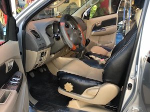 Toyota Fortuner 2009 - Cần bán xe Toyota Fortuner sản xuất năm 2009, màu bạc, giá tốt