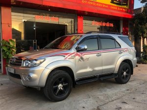 Toyota Fortuner 2009 - Cần bán xe Toyota Fortuner sản xuất năm 2009, màu bạc, giá tốt