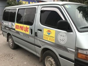 Toyota Hiace 2002 - Cần bán Toyota Hiace đời 2002, màu bạc