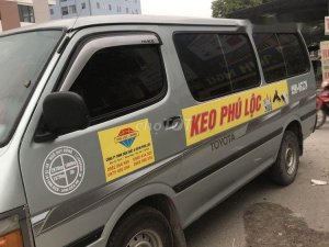 Toyota Hiace 2002 - Cần bán Toyota Hiace đời 2002, màu bạc