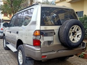 Toyota Prado Gl 1998 - Cần bán gấp Toyota Prado Gl sản xuất 1998, màu bạc, nhập khẩu số sàn