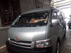 Toyota Hiace   2010 - Cần bán lại xe Toyota Hiace đời 2010, màu bạc, xe nhập còn mới, giá chỉ 335 triệu