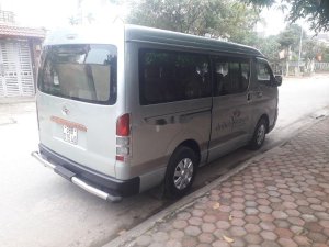 Toyota Hiace   2010 - Cần bán lại xe Toyota Hiace đời 2010, màu bạc, xe nhập còn mới, giá chỉ 335 triệu