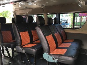 Toyota Hiace 2.5 2010 - Cần bán Toyota Hiace 2.5 năm 2010, màu trắng