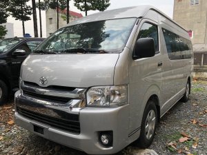 Toyota Hiace 3.0L DAT 2019 - Bán nhanh chiếc Toyota Hiace 3.0L DAT đời 2019, màu bạc, giá giảm mạnh