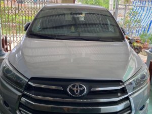 Toyota Innova 2018 - Cần bán xe Toyota Innova đời 2018, màu bạc