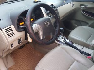 Toyota Corolla 2013 - Cần bán lại xe Toyota Corolla sản xuất năm 2013, màu đen xe gia đình