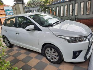 Toyota Yaris 2015 - Cần bán lại xe Toyota Yaris sản xuất năm 2015, màu trắng số tự động