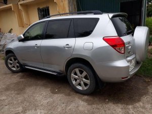 Toyota RAV4   2018 - Cần bán Toyota RAV4 sản xuất 2018, màu bạc còn mới