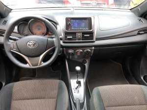Toyota Yaris 2015 - Bán Toyota Yaris 1.3G AT đời 2015, màu xám, xe nhập