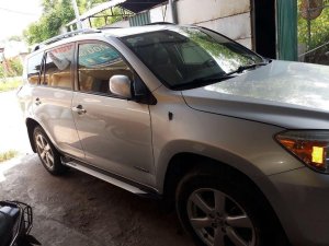 Toyota RAV4   2018 - Cần bán Toyota RAV4 sản xuất 2018, màu bạc còn mới