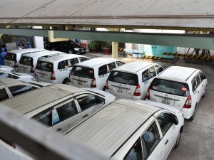 Toyota Innova J 2014 - Bán xe Toyota Innova J đời 2014, màu trắng, giá tốt