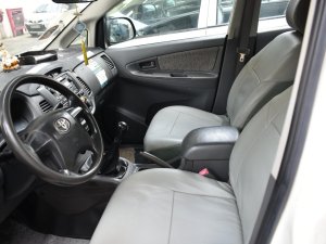 Toyota Innova J 2014 - Bán xe Toyota Innova J đời 2014, màu trắng, giá tốt