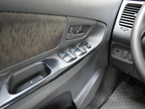 Toyota Innova J 2014 - Bán xe Toyota Innova J đời 2014, màu trắng, giá tốt