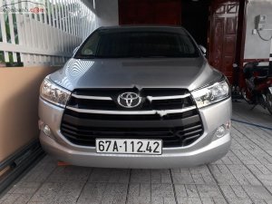 Toyota Innova 2018 - Bán Toyota Innova 2.0E năm 2018, màu bạc, xe gia đình