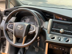 Toyota Innova  2.0E   2017 - Bán Toyota Innova 2.0E năm 2017 số sàn