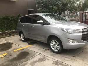 Toyota Innova 2017 - Gia đình cần bán xe Toyota Innova sản xuất 2017, màu bạc 