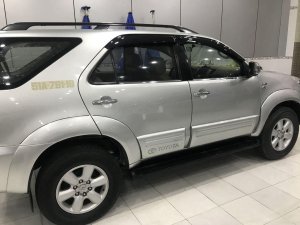 Toyota Fortuner   2011 - Cần bán gấp Toyota Fortuner năm sản xuất 2011, xe gia đình