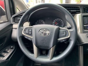 Toyota Innova   2018 - Bán Toyota Innova năm 2018, màu trắng, số tự động 