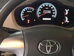 Toyota Innova 2.0E 2016 - Tôi cần bán chiếc xe ô tô Toyota Innova 2.0E màu ghi vàng 2016