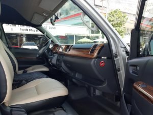 Toyota Hiace Limosine 2018 - Bán Toyota Hiace Limosine đời 2018, màu bạc