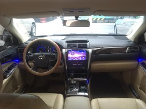 Toyota Camry 2.0E 2016 - Bán Camry xe đi gia đình rất rất đẹp xe lên rất nhiều phụ kiện giá trị