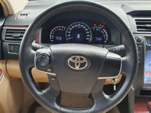 Toyota Camry 2013 - Cần bán xe Toyota Camry 2.0E đời 2013, gia đình giá rẻ