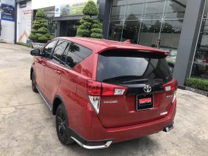 Toyota Innova 2.0 venturer 2017 - Bán xe Toyota Innova 2.0 Venturer đời 2017, màu đỏ