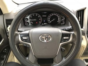 Toyota Land Cruiser VX 2015 - Cần bán Toyota Land Cruiser VX sản xuất 2015, màu vàng