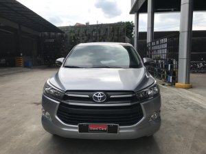 Toyota Innova 2.0E 2017 - Cần bán xe Toyota Innova 2.0E đời 2017, màu bạc, giá tốt