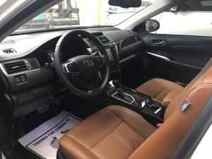 Toyota Camry 2.5Q 2018 - Bán xe Toyota Camry 2.5Q sản xuất 2018, màu trắng