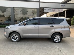 Toyota Innova 2018 - Cần bán xe Toyota Innova 2.0E đời 2018, màu bạc giá giảm sâu