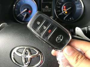 Toyota Fortuner 2023 - Cần bán Toyota Fortuner 2.4 AT 4x2 2023, đủ màu giao ngay, trả trước 200tr