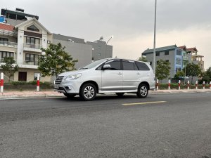 Toyota Innova 2.0E 2016 - Cần bán Toyota Innova 2.0E đời 2016, màu bạc