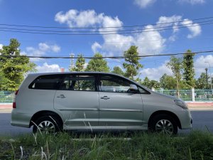 Toyota Innova 2016 - Cần bán xe Toyota Innova 2.0G đời 2016, màu bạc, giá thương lượng thêm