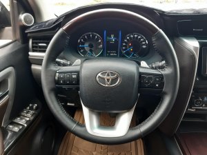 Toyota Fortuner 2.7V 2017 - Cần bán gấp Toyota Fortuner 2.7V đời 2017, màu đen, xe nhập, 900 triệu
