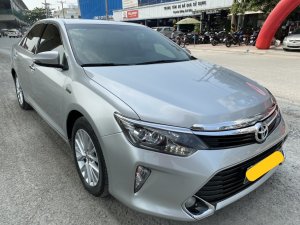 Toyota Camry 2.0E 2017 - Cần bán xe Toyota Camry 2.0E 2017 màu bạc, xe đẹp đi kĩ, chính hãng Toyota Sure