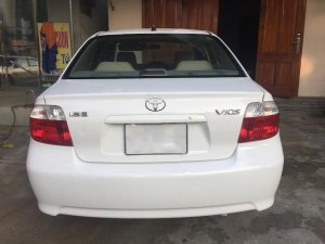 Toyota Vios 2004 - Cần bán Toyota Vios đời 2004, màu trắng chính chủ 