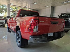 Toyota Hilux   2.4AT  2021 - Bán ô tô Toyota Hilux 2.4AT năm sản xuất 2021, màu đỏ, nhập khẩu