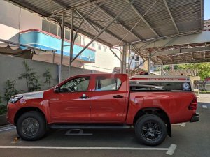 Toyota Hilux   2.4AT  2021 - Bán ô tô Toyota Hilux 2.4AT năm sản xuất 2021, màu đỏ, nhập khẩu