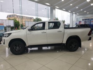 Toyota Hilux 2021 - Toyota Nam Định bán Toyota Hilux 2021, chỉ 160tr nhận xe, ưu đãi lớn, trả góp tối đa 80%, lãi cực thấp