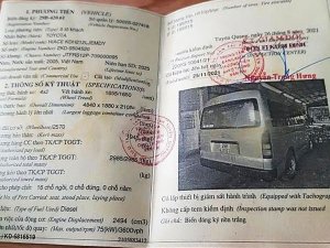 Toyota Hiace 2005 - Cần bán Toyota Hiace năm sản xuất 2005, màu bạc, giá tốt